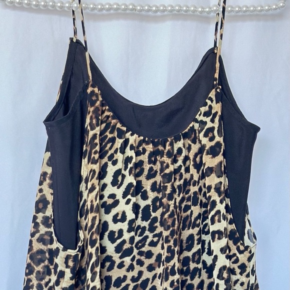 Bloomgdales Animal Print Top Animal Print Women Size Medium Trendy - Picture 11 of 11